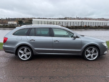 Used Skoda Superb 2011 for sale - 77780851: Photo