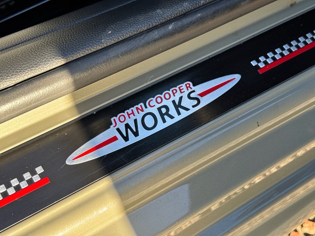 Used MINI Convertible 2018 for sale - 76386589: Photo 16