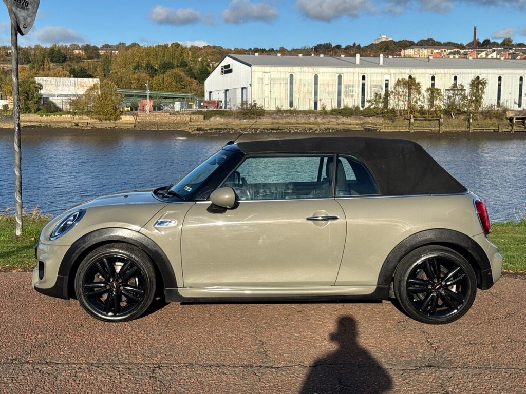 Used MINI Convertible 2018 for sale - 76386589: Photo 24