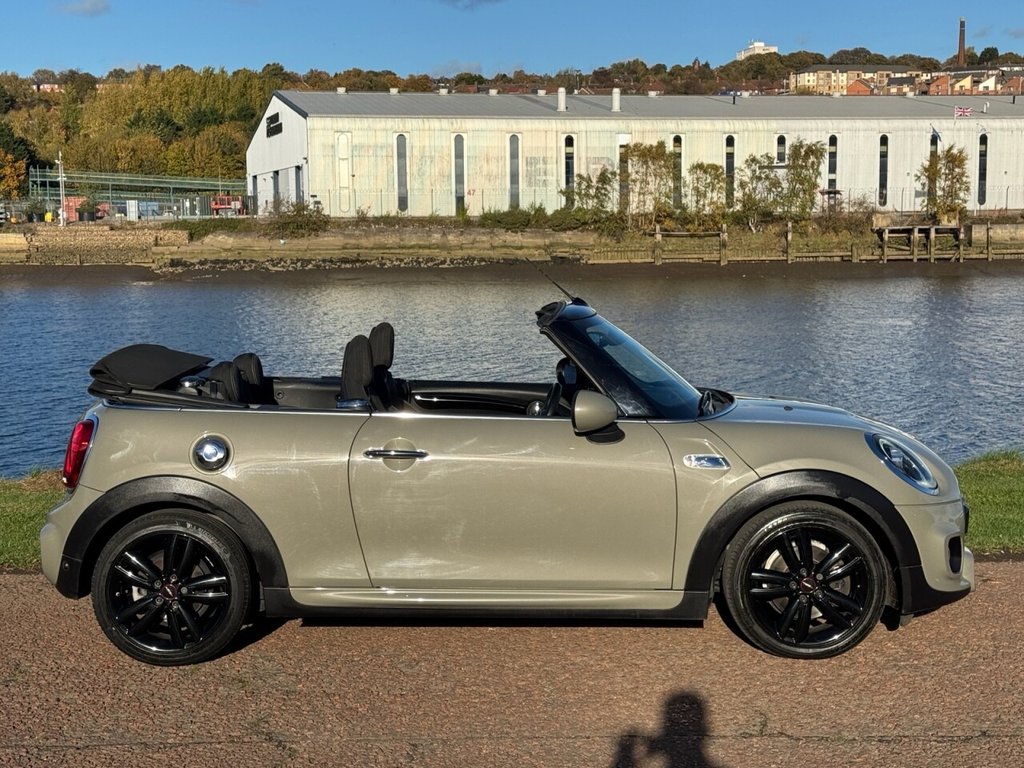 Used MINI Convertible 2018 for sale - 76386589: Photo 3