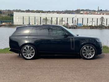 Used Land Rover Range Rover 2023 for sale - 77250116: Photo