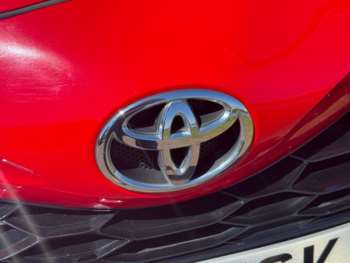 Used Toyota Yaris 2019 for sale - 74998667: Photo