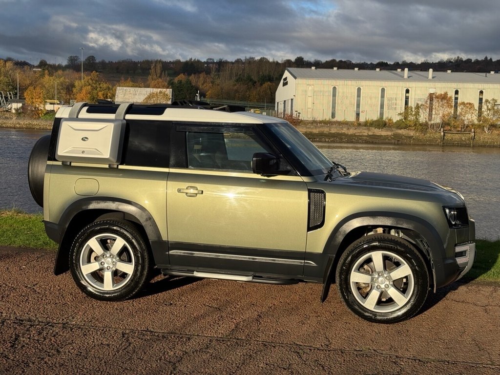 Used Land Rover Defender 2021 for sale - 76717216: Photo 4
