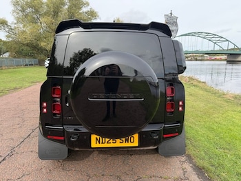 Used Land Rover Defender 2025 for sale - 75952994: Photo