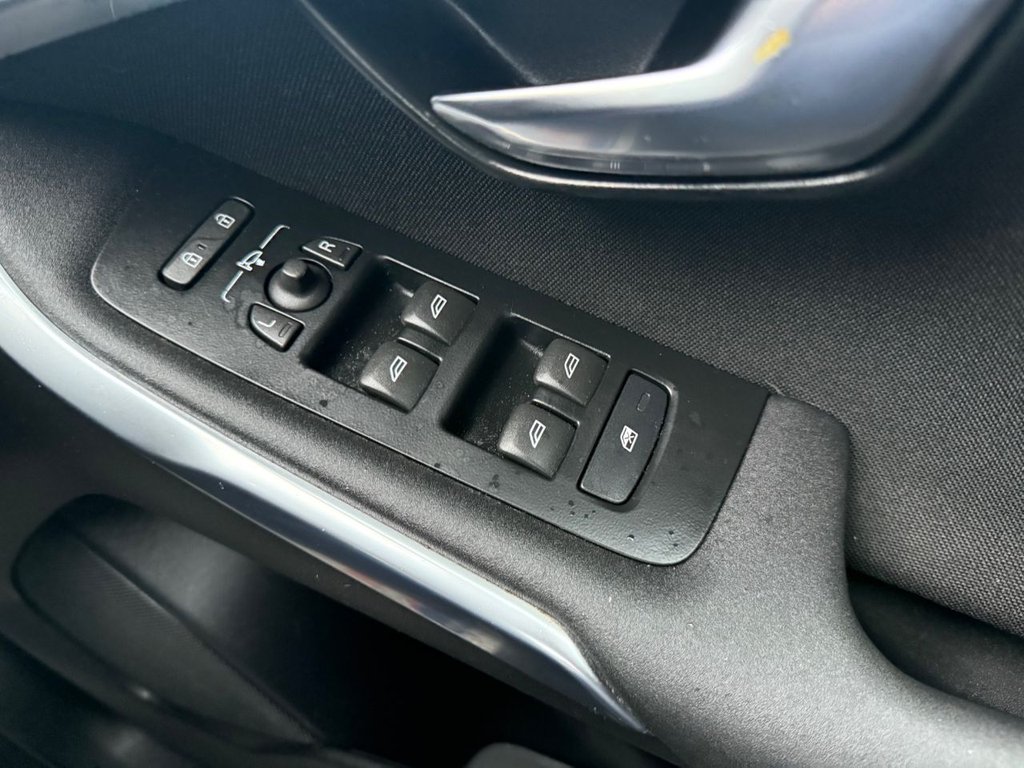 Used Volvo V40 2017 for sale - 77451622: Photo 24