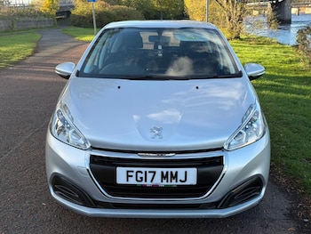 Peugeot - 208