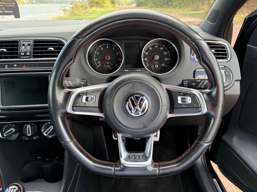 Used Volkswagen Polo 2015 for sale - 76546352: Photo 12