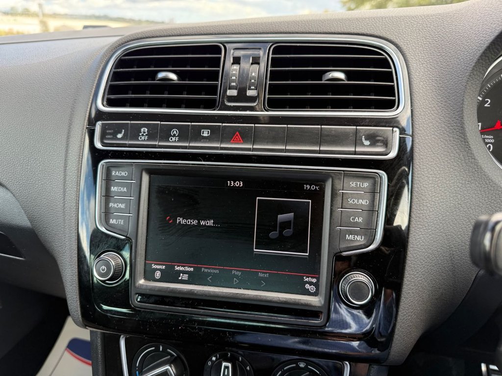 Used Volkswagen Polo 2015 for sale - 76546352: Photo 14