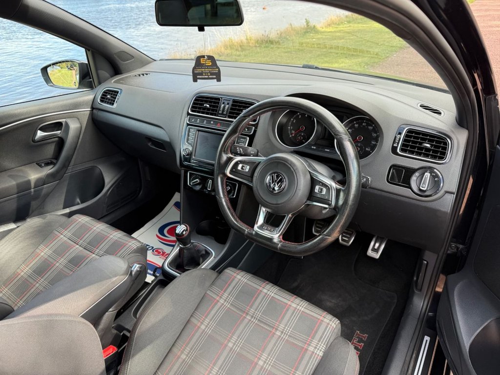 Used Volkswagen Polo 2015 for sale - 76546352: Photo 9