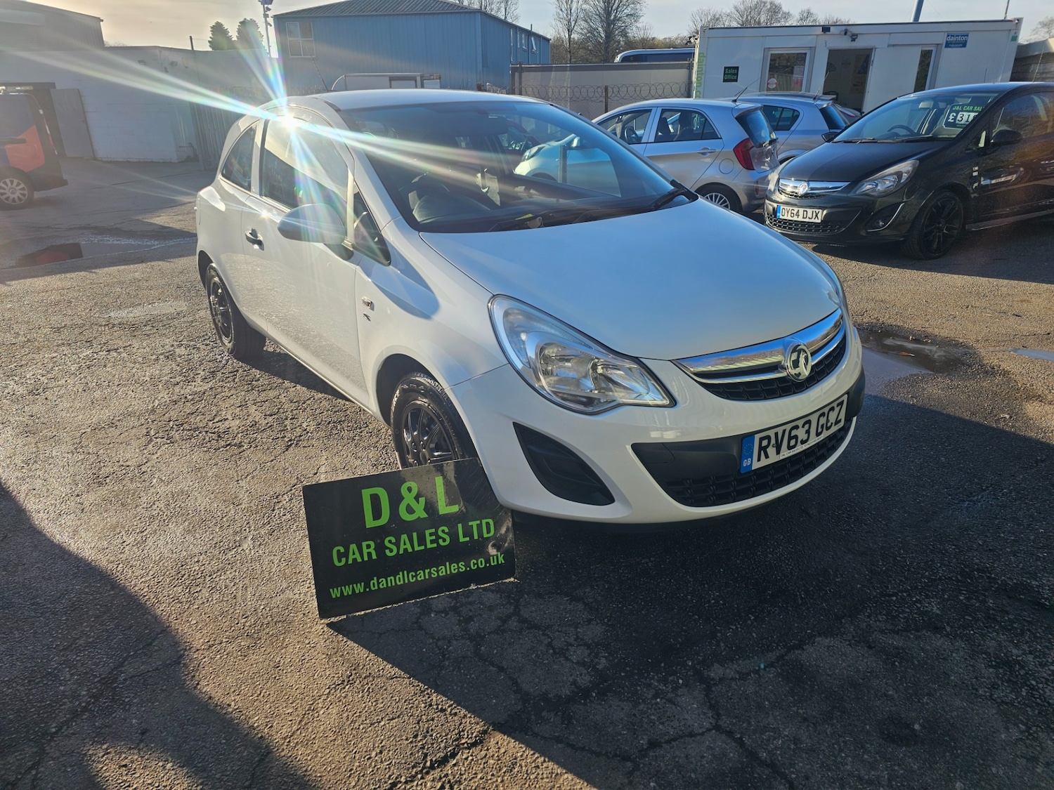 Used Vauxhall Corsa 2013 for sale - 78041916: Photo 2