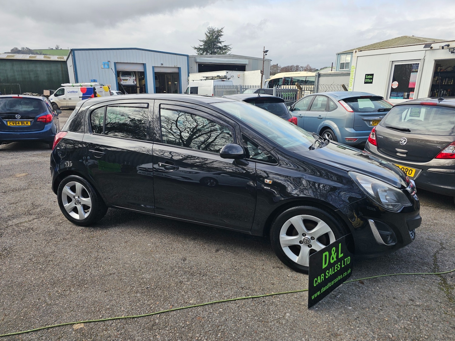 Used Vauxhall Corsa 2013 for sale - 77668165: Photo 2
