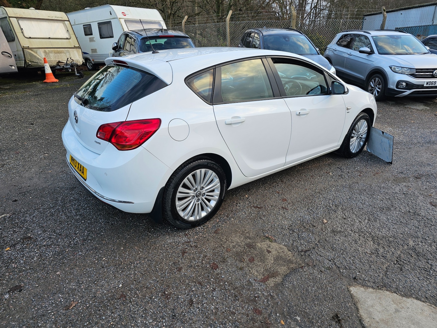 Used Vauxhall Astra 2013 for sale - 76931784: Photo 2