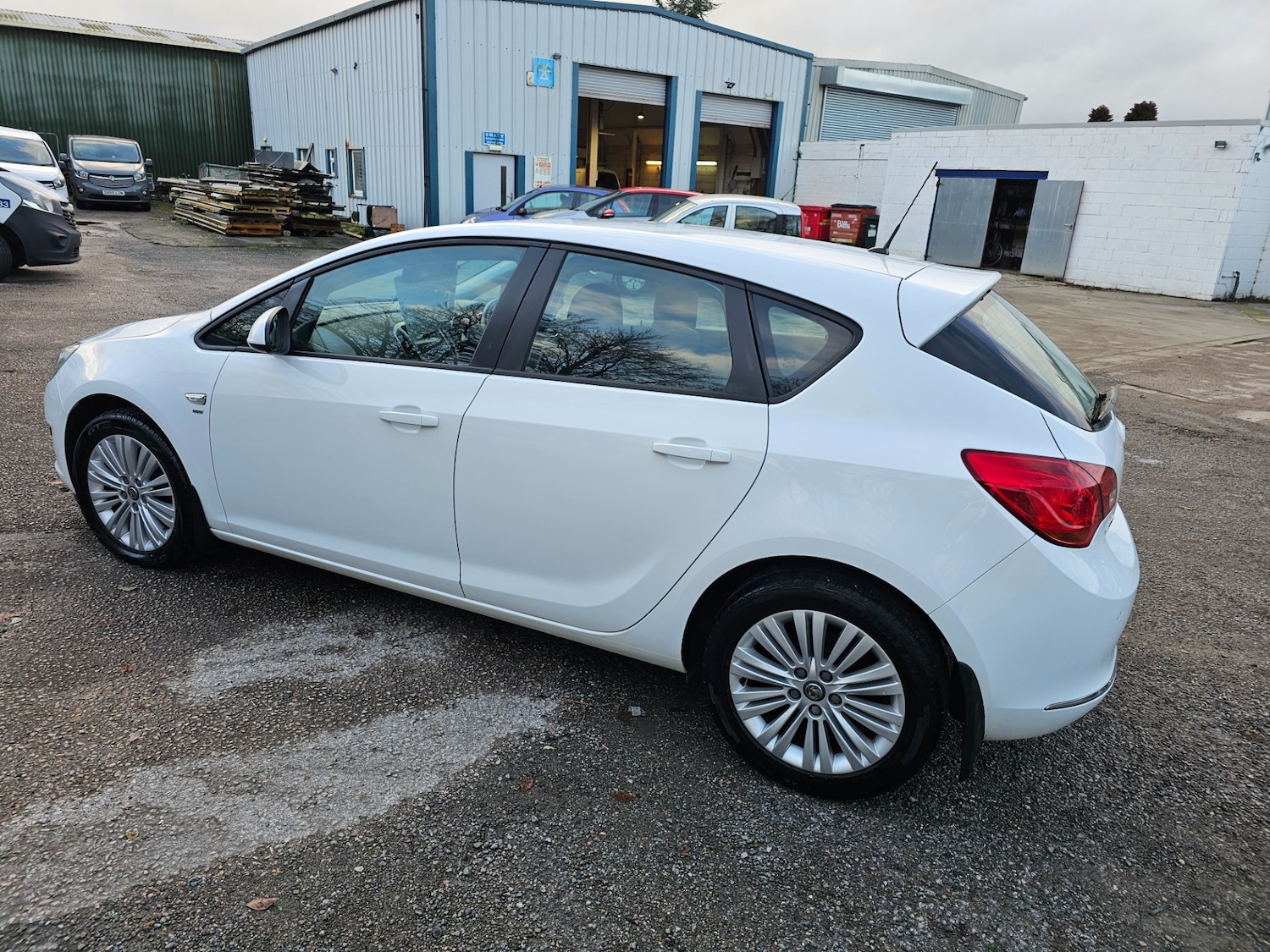 Used Vauxhall Astra 2013 for sale - 76931784: Photo 4