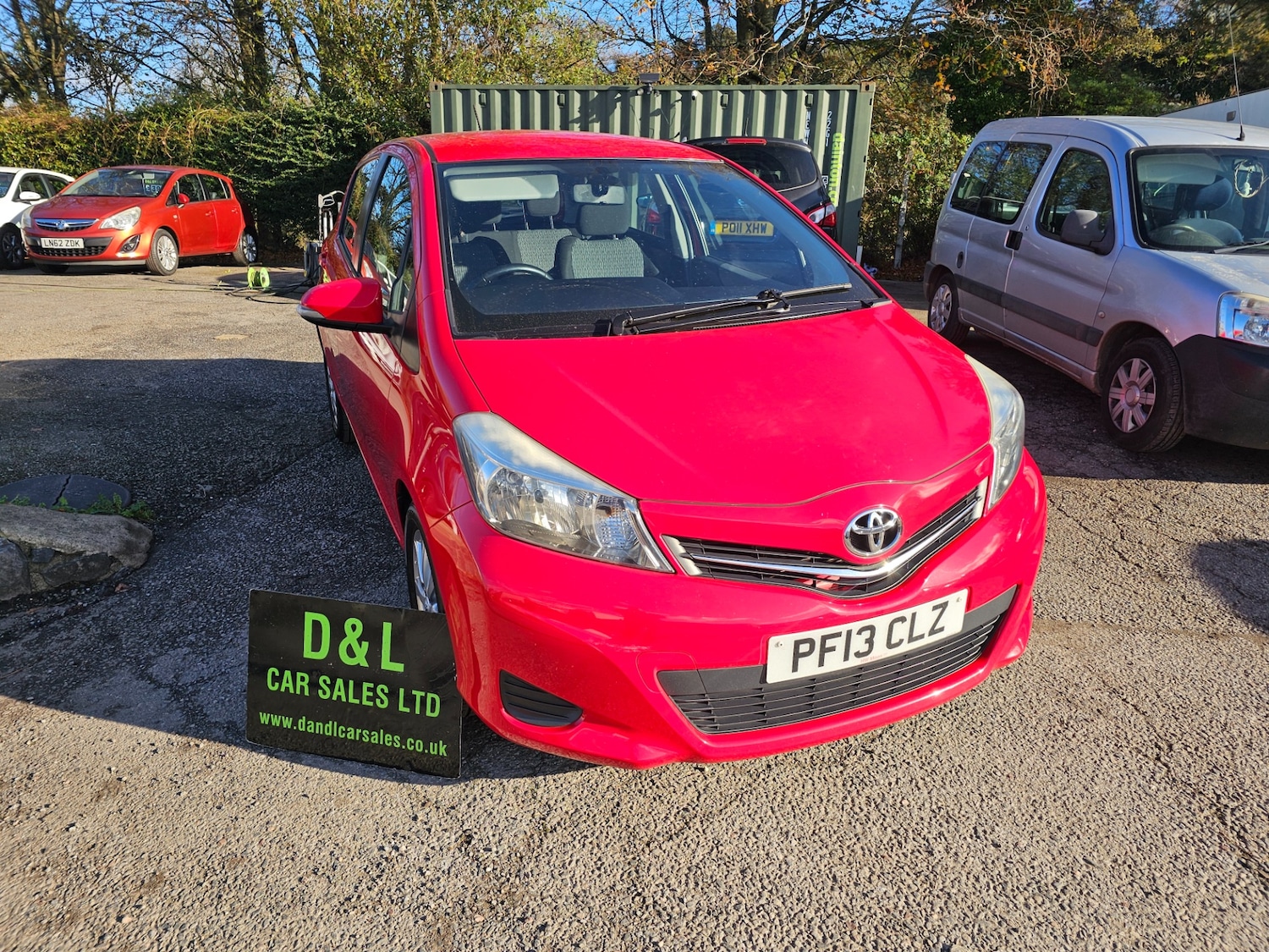 Used Toyota Yaris 2013 for sale - 76626581: Photo 2