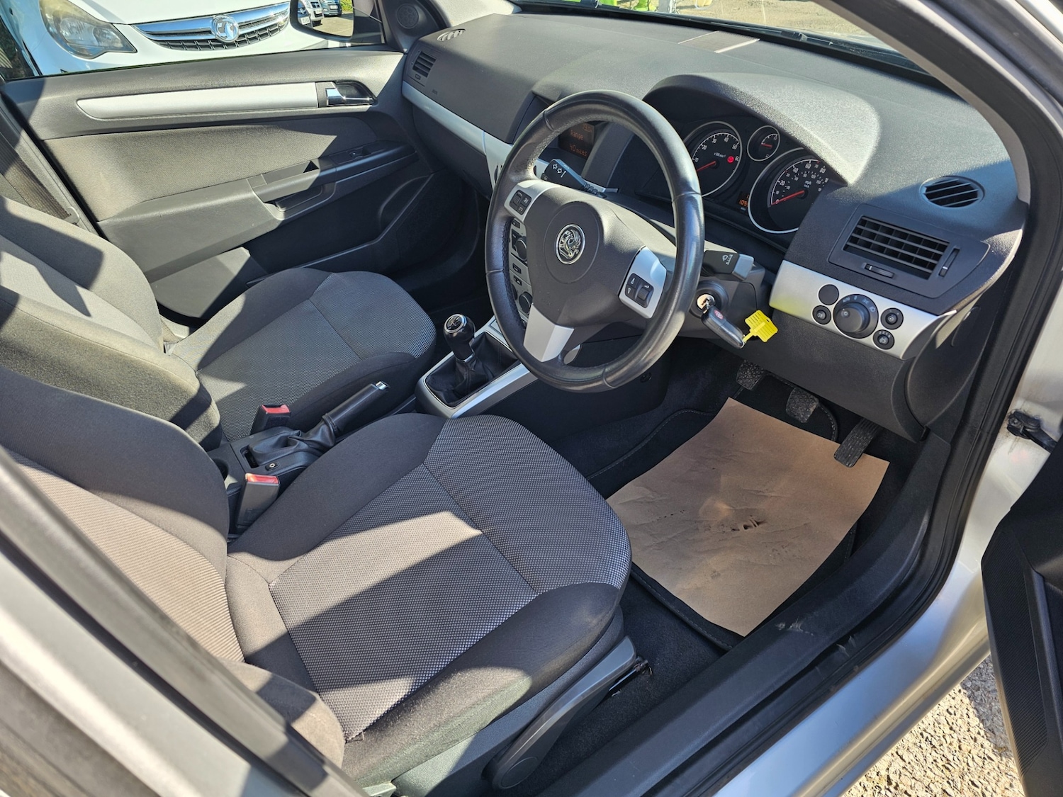 Used Vauxhall Astra 2010 for sale - 77946213: Photo 8