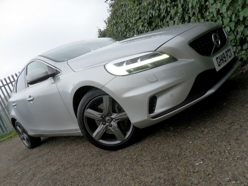 Used Volvo V40 2019 for sale - 77697685: Photo 1