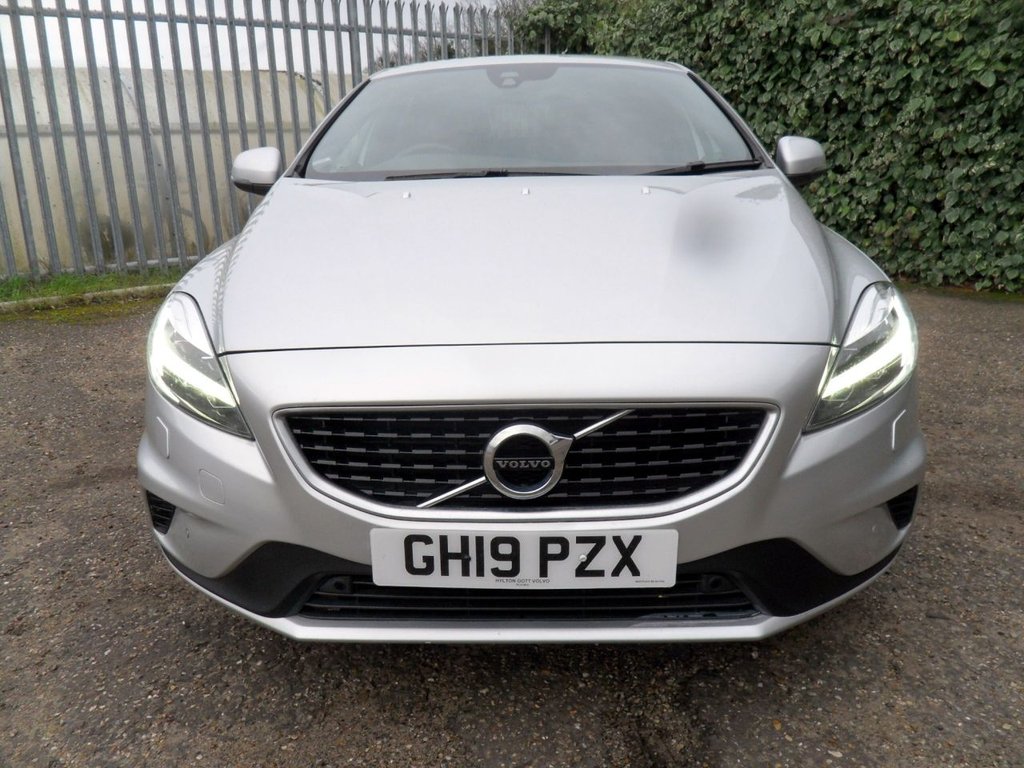 Used Volvo V40 2019 for sale - 77697685: Photo 2