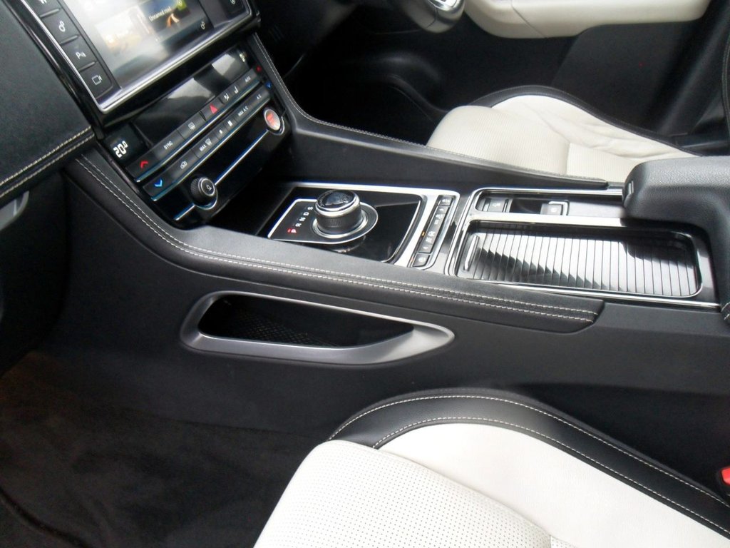 Used Jaguar F-Pace 2018 for sale - 77697693: Photo 30