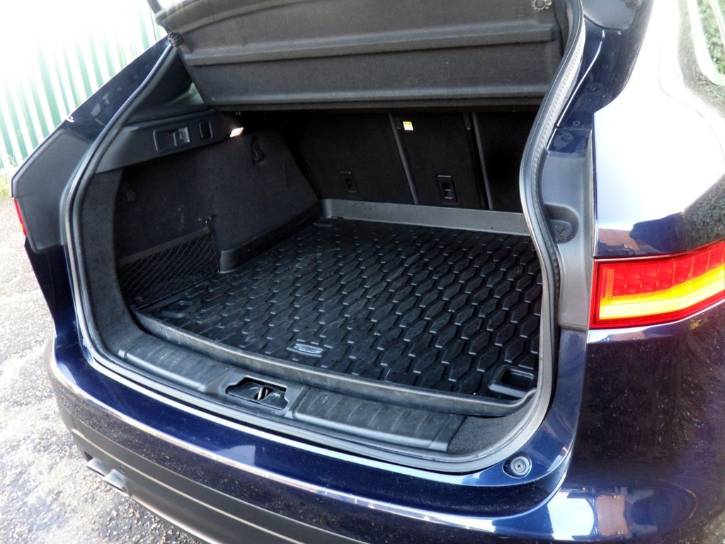 Used Jaguar F-Pace 2017 for sale - 77697688: Photo 43