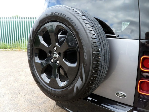 Used Land Rover Defender 110 2020 for sale - 76038633: Photo 32