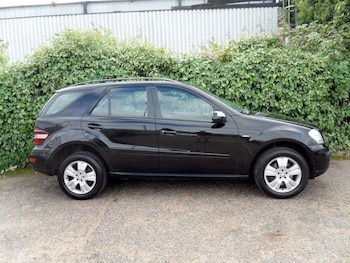 Used Mercedes-Benz M-Class 2010 for sale - 76038953: Photo
