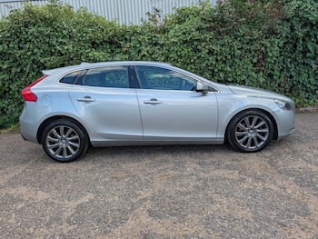 Used Volvo V40 2015 for sale - 79608187: Photo