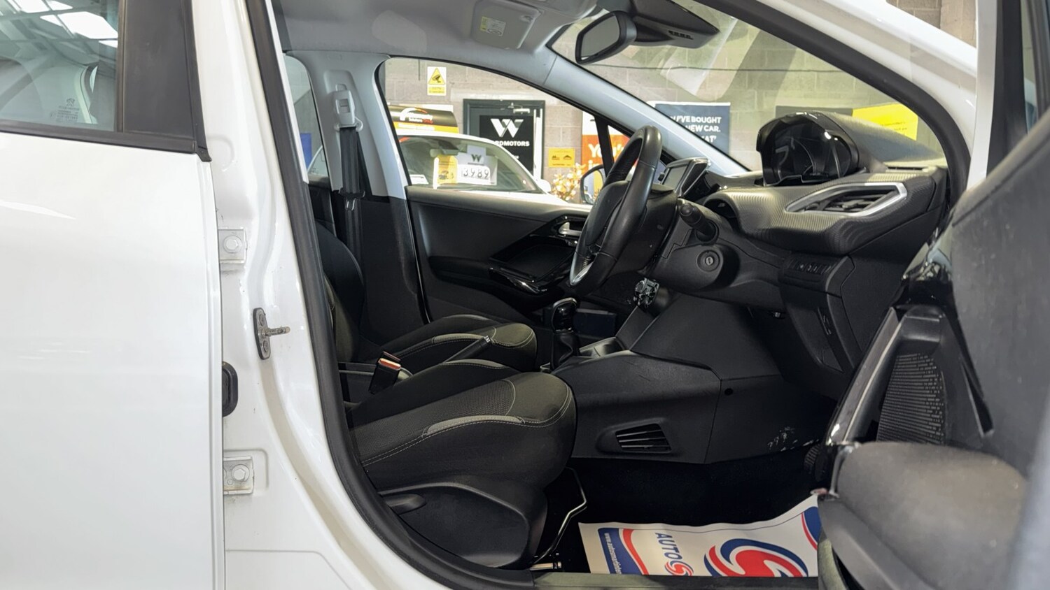 Used Peugeot 208 2015 for sale - 77766480: Photo 11