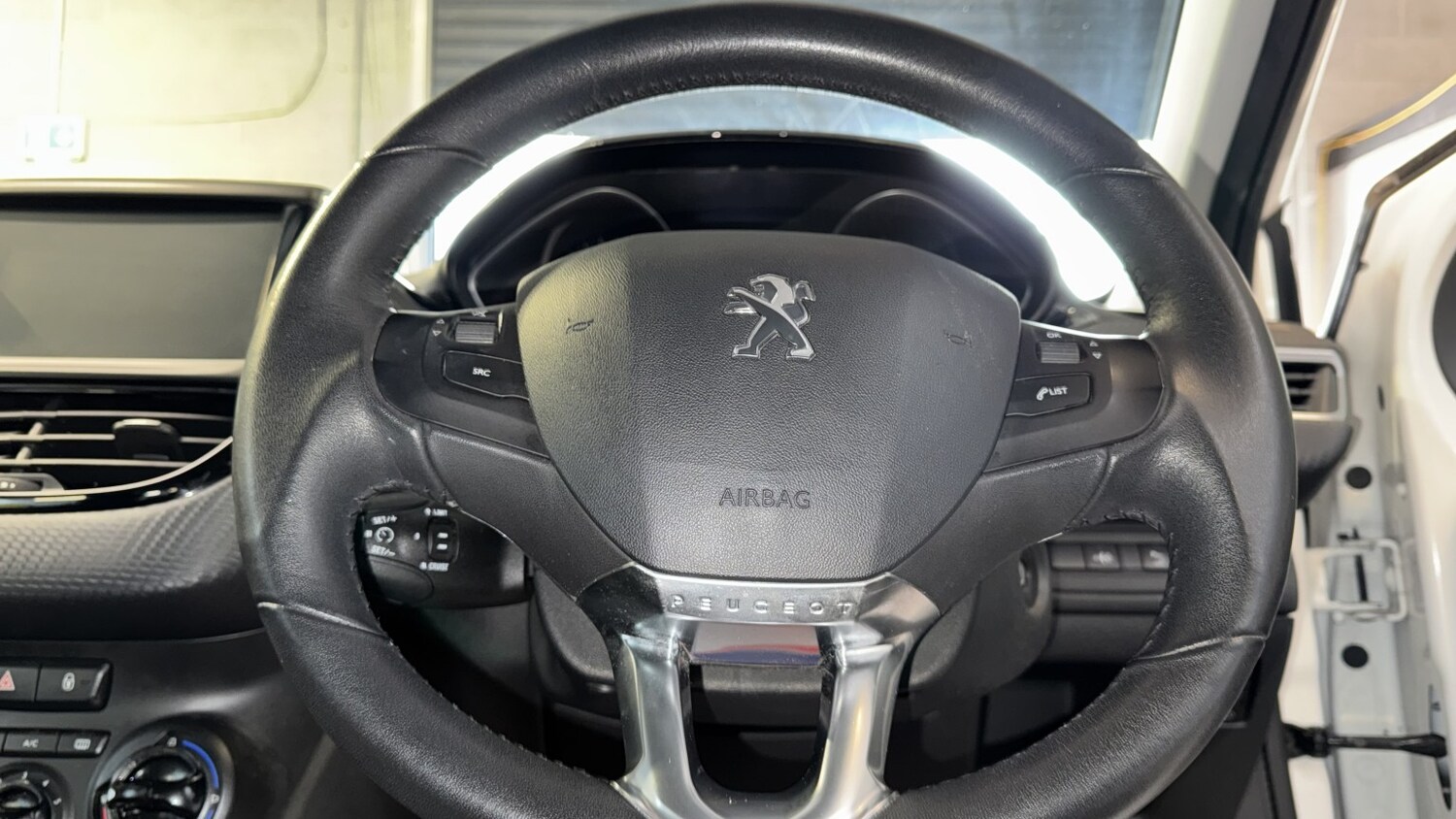 Used Peugeot 208 2015 for sale - 77766480: Photo 21