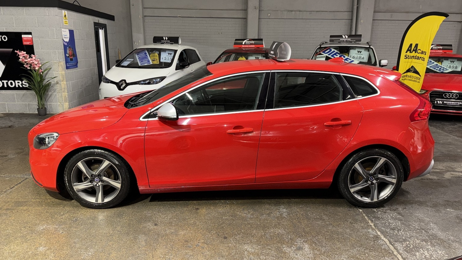 Used Volvo V40 2015 for sale - 77453035: Photo 2
