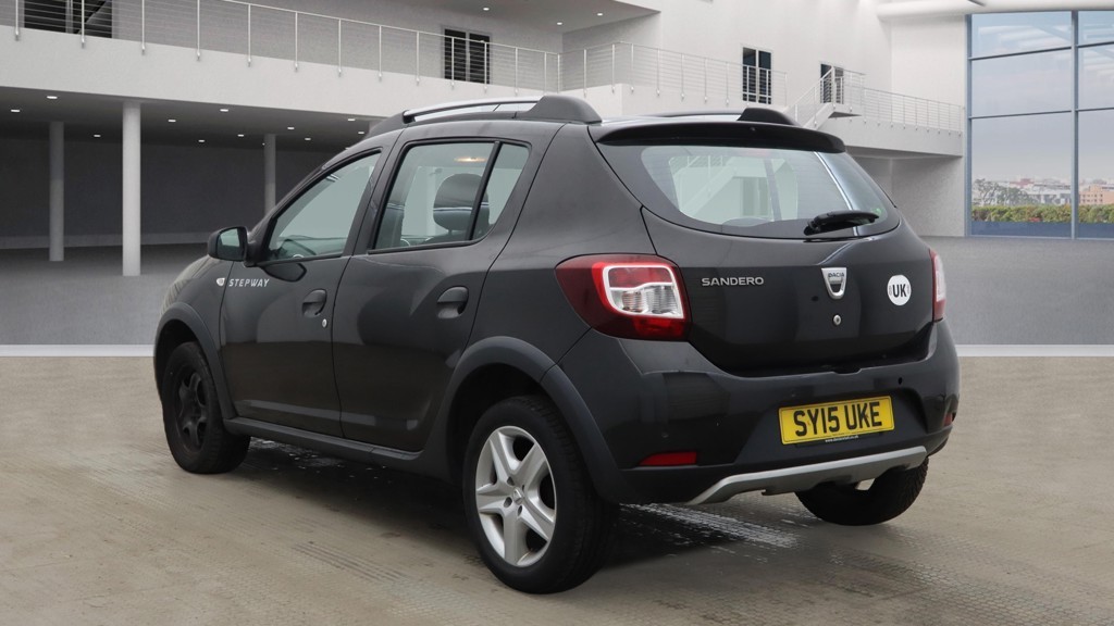 Used Dacia Sandero Stepway 2015 for sale - 77901271: Photo 2