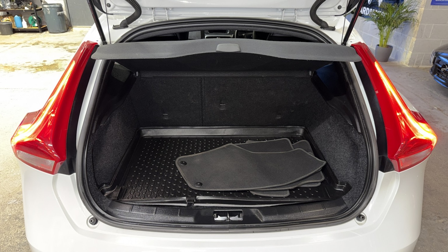 Used Volvo V40 2014 for sale - 77093958: Photo 41