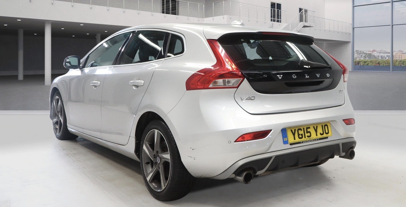 Used Volvo V40 2015 for sale - 76855405: Photo 2