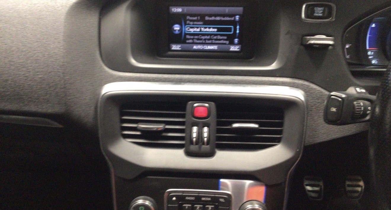 Used Volvo V40 2015 for sale - 76855405: Photo 9