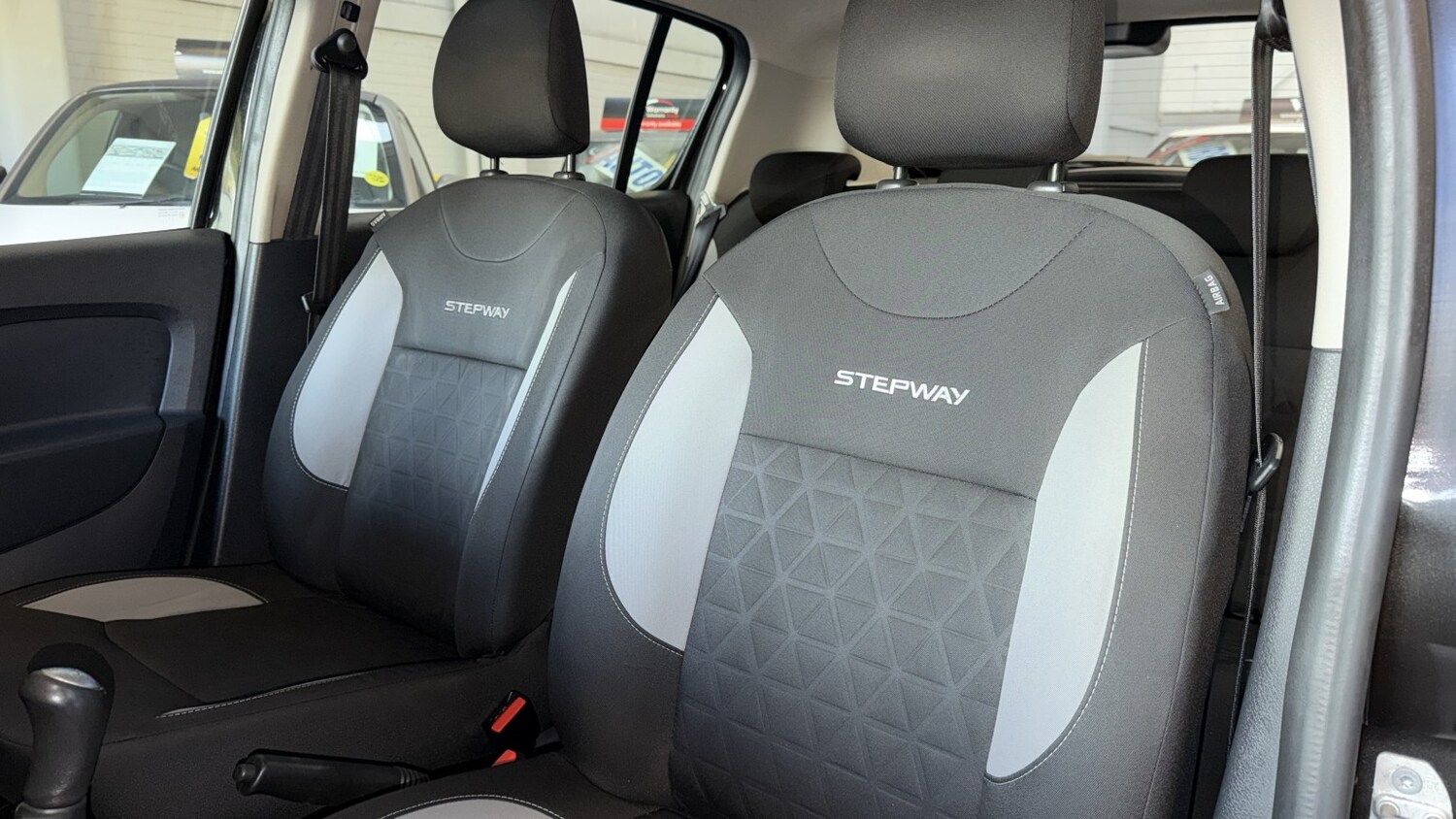 Used Dacia Sandero Stepway 2015 for sale - 76673319: Photo 19