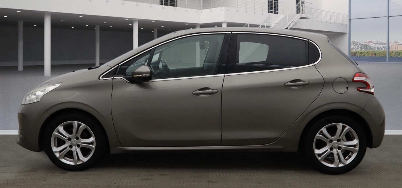 Used Peugeot 208 2014 for sale - 77636988: Photo 10
