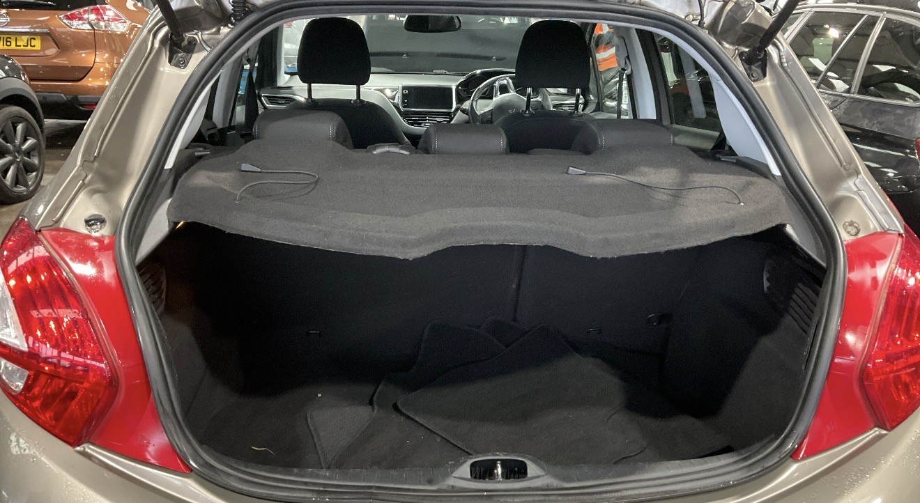 Used Peugeot 208 2014 for sale - 77636988: Photo 11