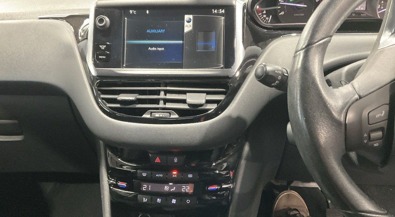 Used Peugeot 208 2014 for sale - 77636988: Photo 7