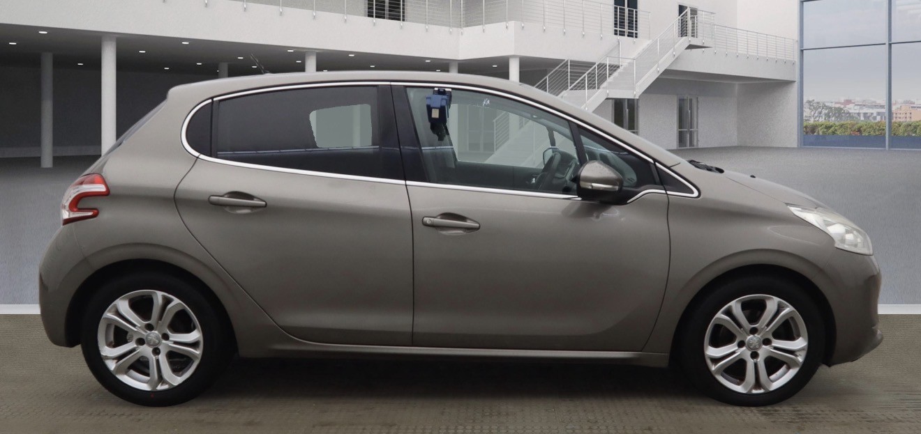 Used Peugeot 208 2014 for sale - 77636988: Photo 9