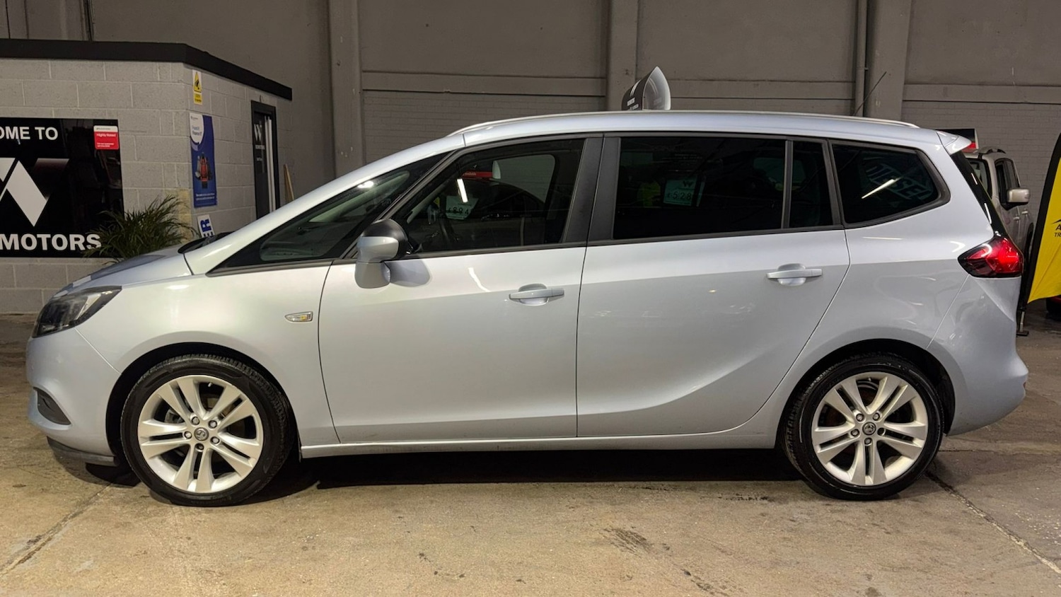 Used Vauxhall Zafira 2018 for sale - 77093936: Photo 2
