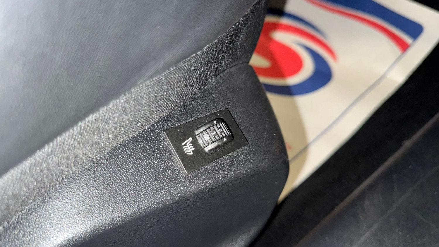 Used Peugeot 208 2015 for sale - 77385203: Photo 29