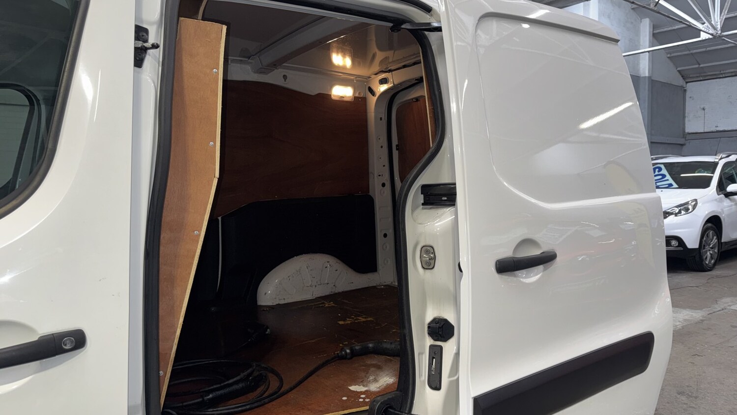 Used Peugeot e-Partner 2018 for sale - 78112157: Photo 33