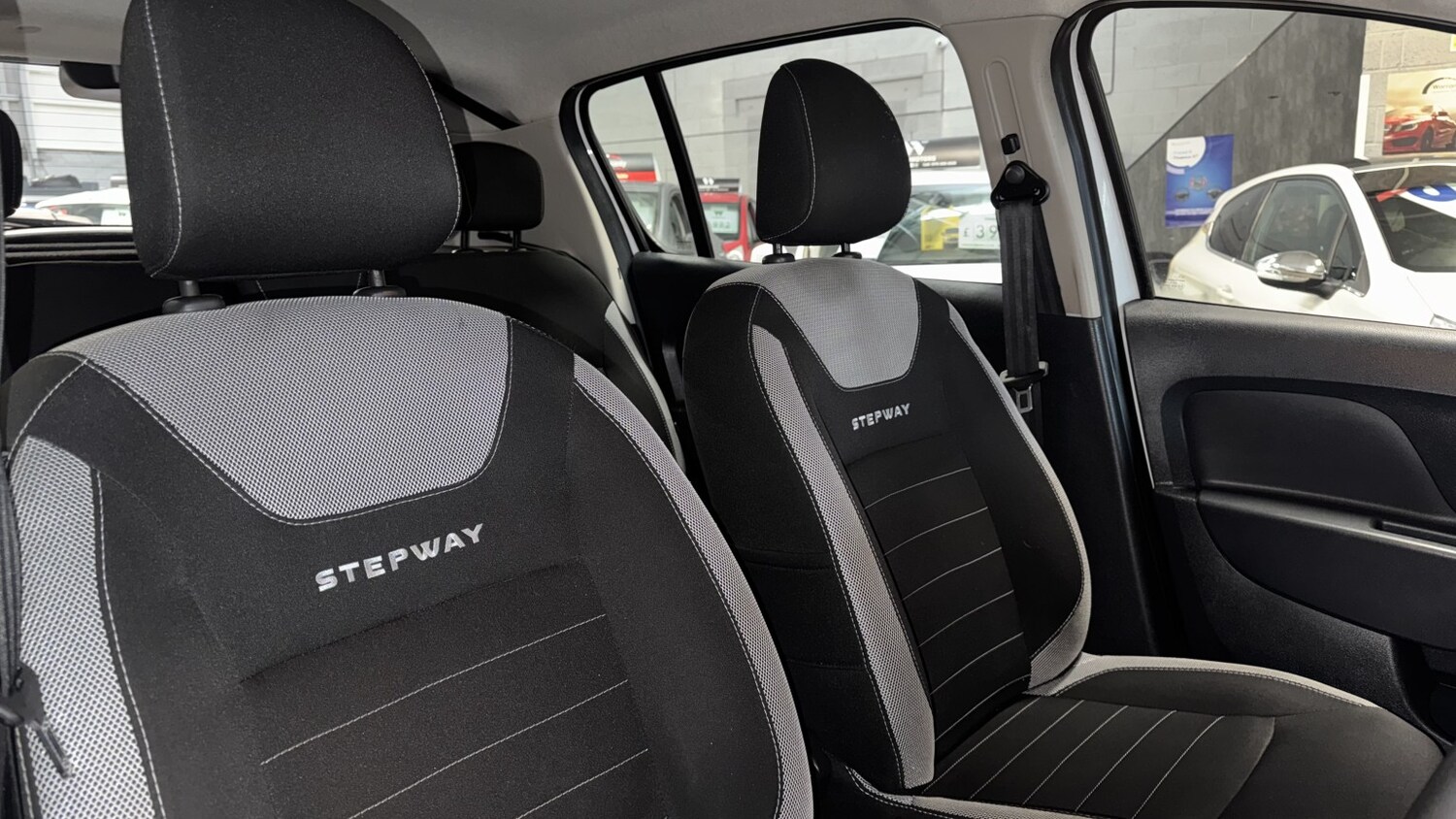 Used Dacia Sandero Stepway 2017 for sale - 77400063: Photo 13