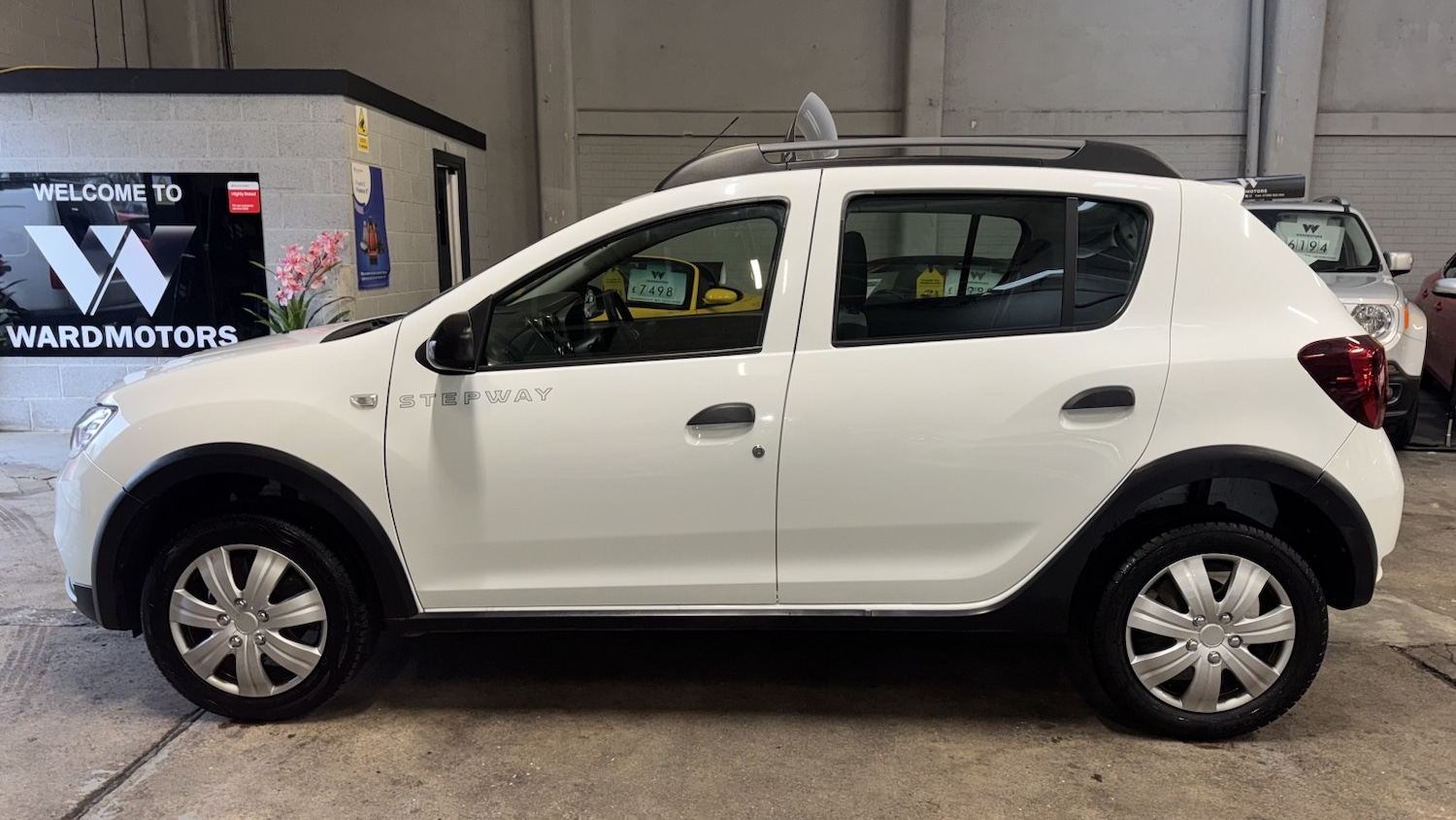 Used Dacia Sandero Stepway 2017 for sale - 77400063: Photo 2