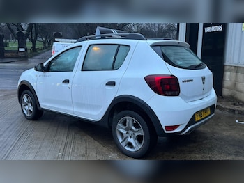 Used Dacia Sandero Stepway 2017 for sale - 77400063: Photo