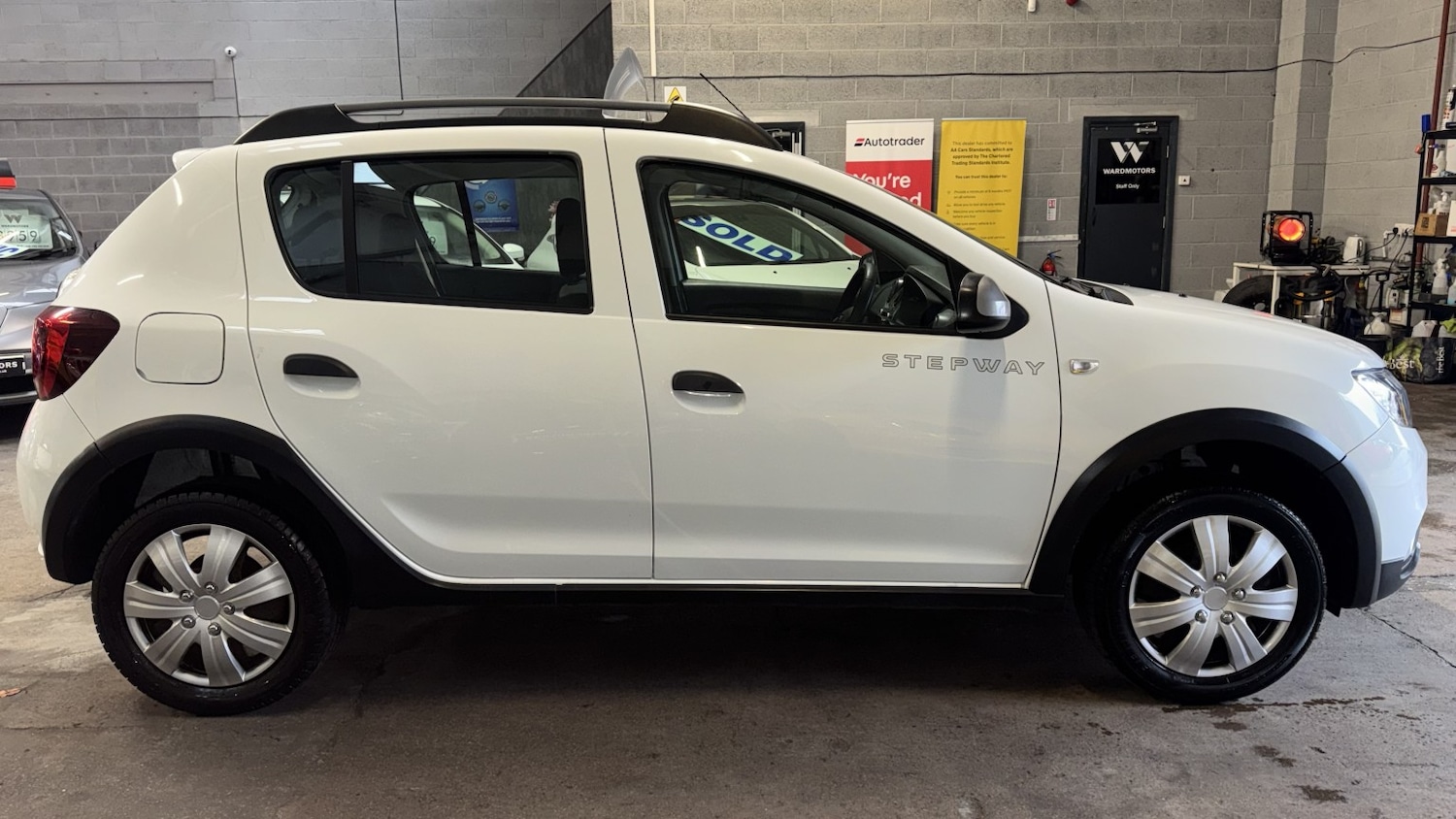 Used Dacia Sandero Stepway 2017 for sale - 77400063: Photo 9