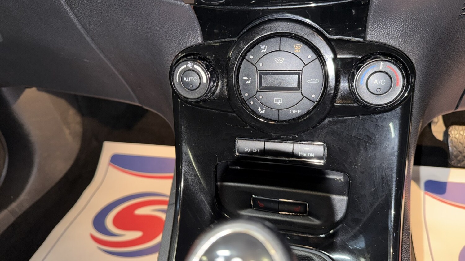 Used Ford Fiesta 2014 for sale - 76673280: Photo 24