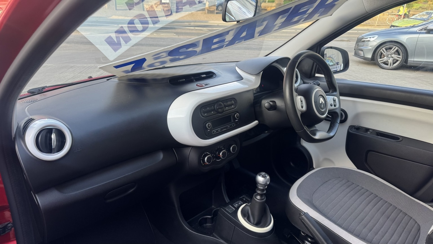 Used Renault Twingo 2016 for sale - 77938161: Photo 2