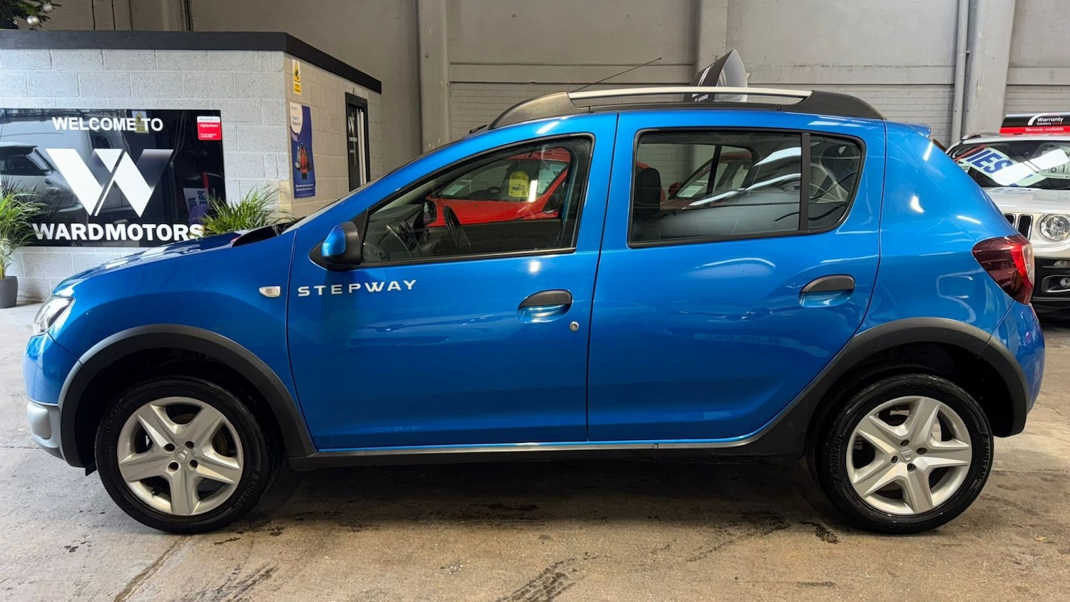 Used Dacia Sandero Stepway 2015 for sale - 77107688: Photo 2