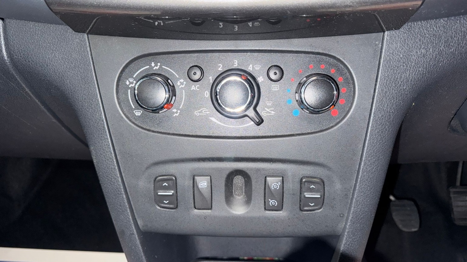 Used Dacia Sandero Stepway 2015 for sale - 77107688: Photo 24