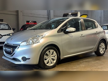 Used Peugeot 208 2013 for sale - 77289177: Photo